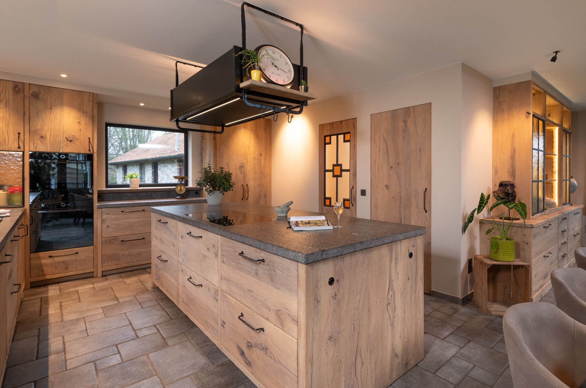 Totaalinterieur in eik: kwaliteit en warmte cover